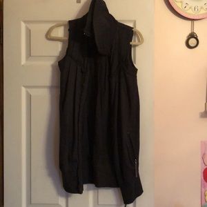 Sleeveless dark grey sweater
